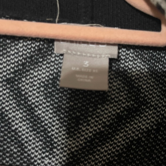 Cute size 3 black fringed sweater with bold and striking design - Picture 3 of 7